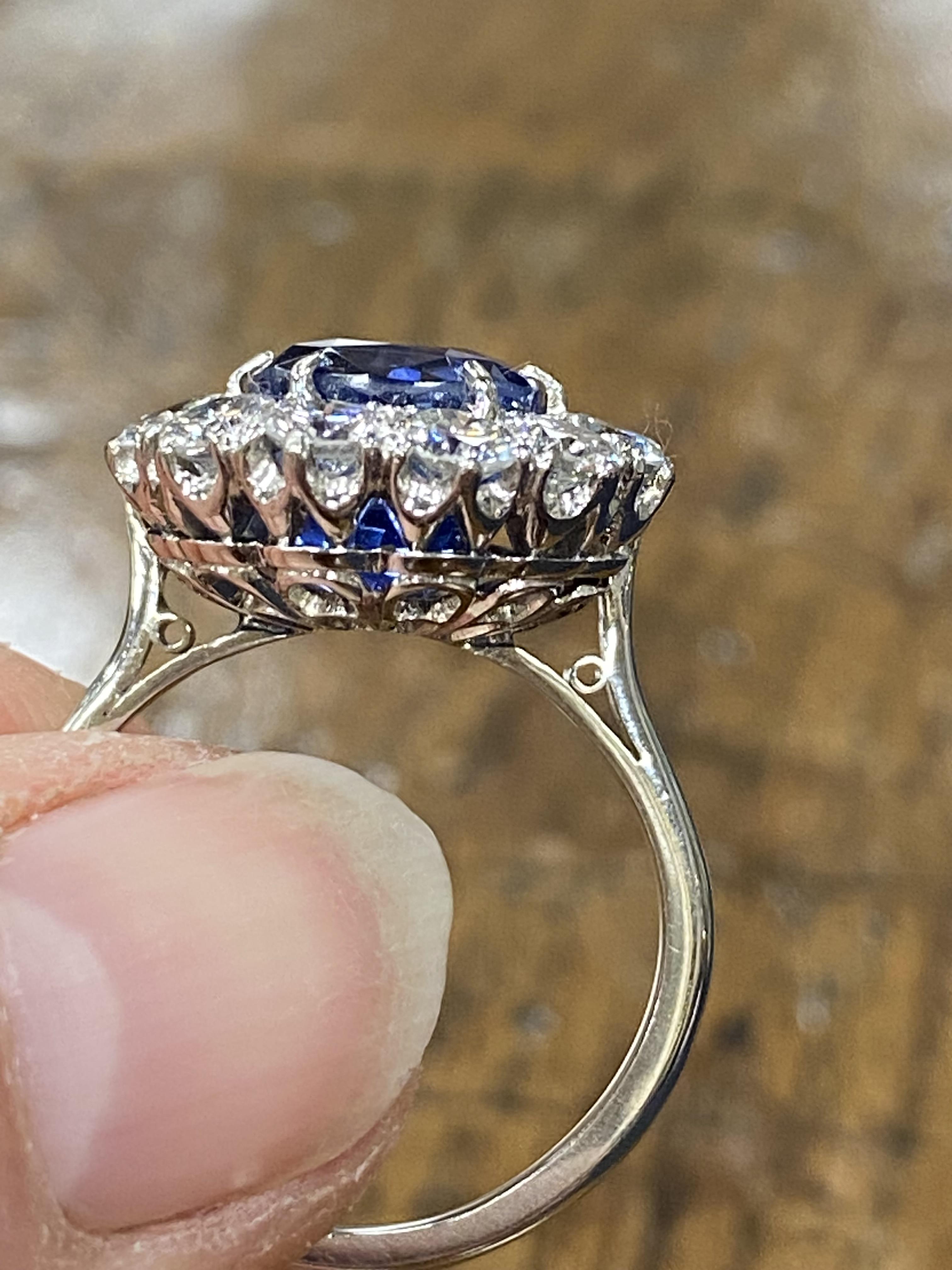 Fine sapphire and diamond cluster ring by Boodles, the mixed cushion cut natural sapphire - Image 6 of 10