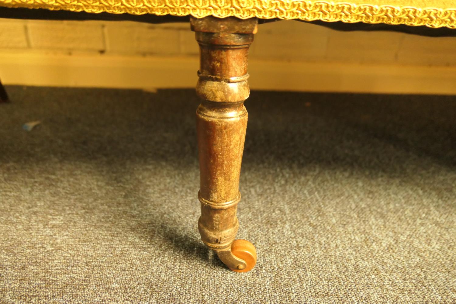 Mahogany gold fabric upholstered settee, early 19th Century, raised on turned and ringed legs with - Image 4 of 6