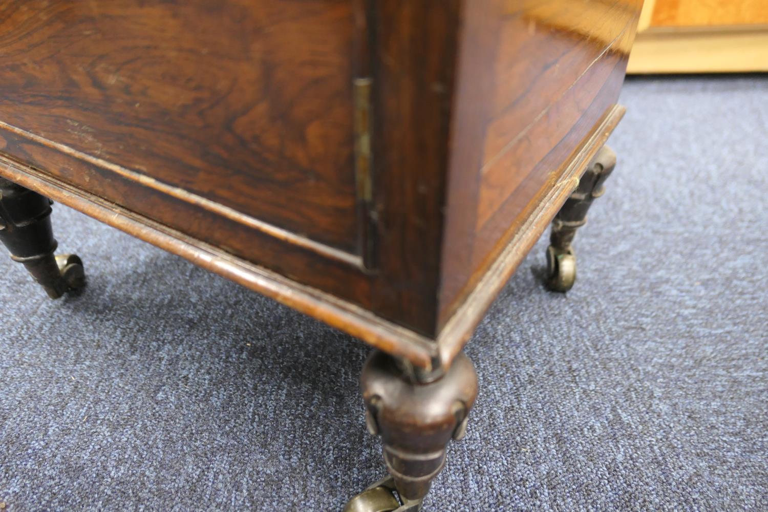 William IV rosewood washstand, square folding top on turned and tulip carved slender columns with - Image 6 of 8