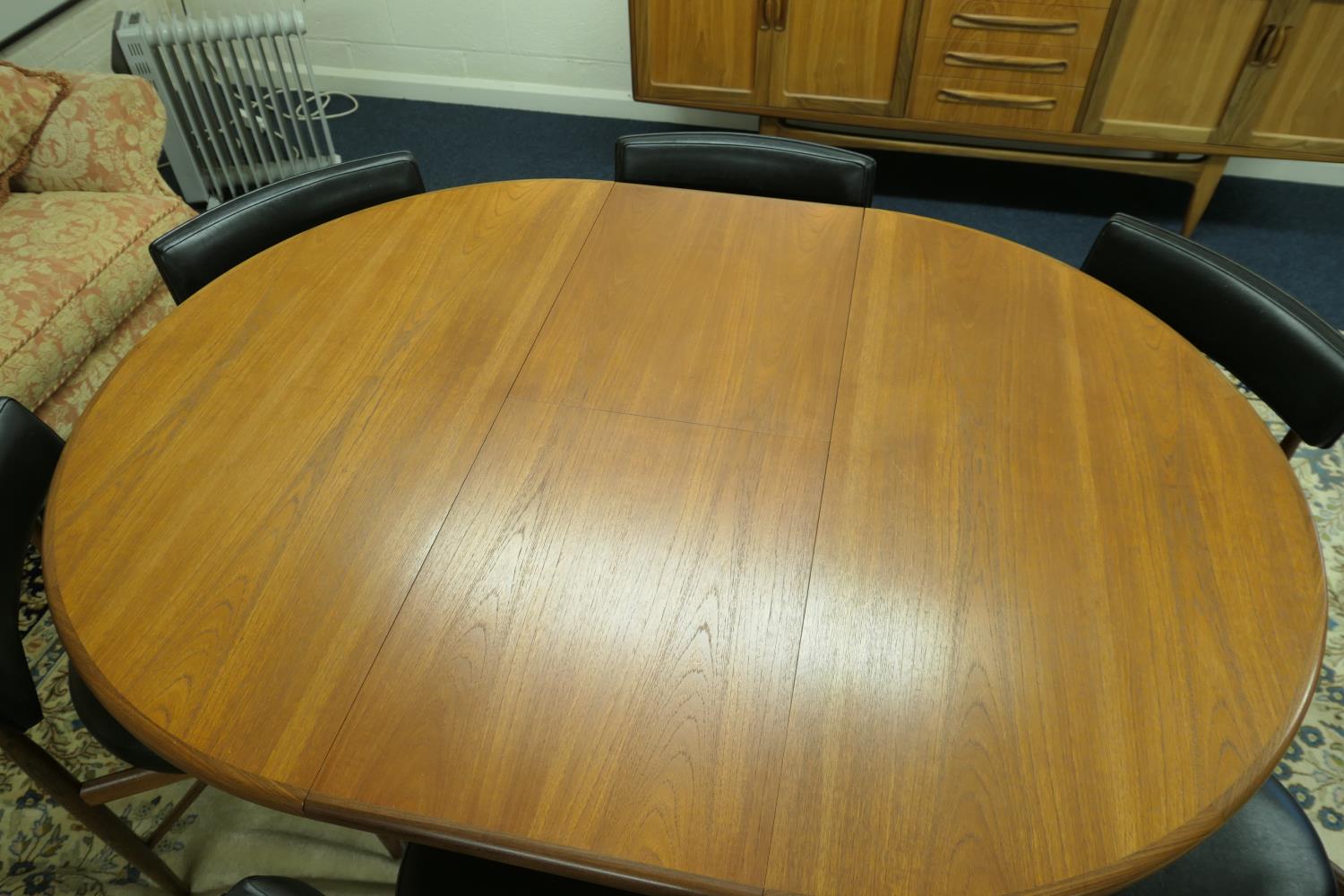 G-Plan teak Fresco extending dining table and chairs, the circular table 122cm diameter, extending - Image 3 of 4