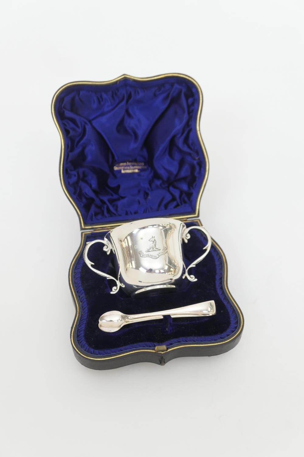 Edwardian silver porringer, London 1902, retailed by Lowe of Chester, engraved with a crest with the