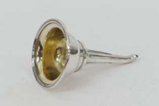 Elkington & Co. silver plated wine funnel, gilded bowl interior, 16cm (Please note condition is