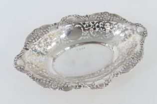 Edwardian silver bread bowl, Birmingham 1906, shaped oval form with pierced foliate edge and border,