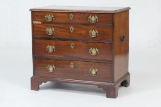 George III mahogany small chest of drawers, the top crossbanded with walnut, over four long