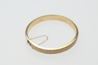 9ct gold hinged bangle, Birmingham 1969, with fern leaf decoration, cuff size 62mm, weight approx.