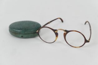 Pair of George V tortoiseshell folding spectacles, with gold coloured bridge and hinges, with faux