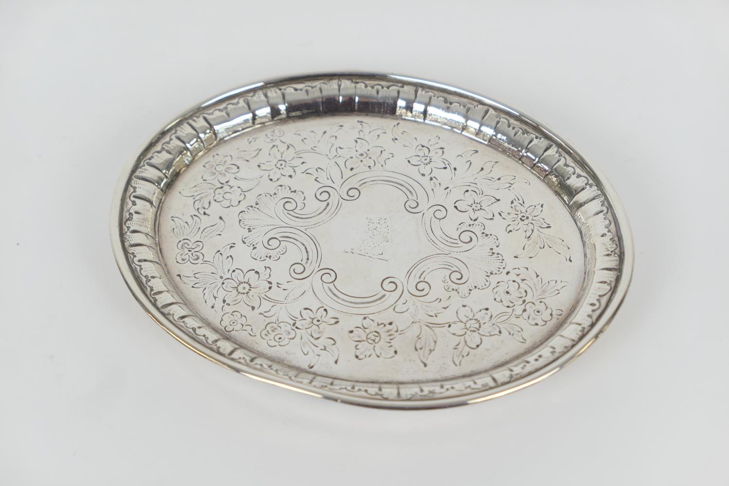 William IV silver teapot stand, London 1833, oval form with foliate engraved decoration, mahogany