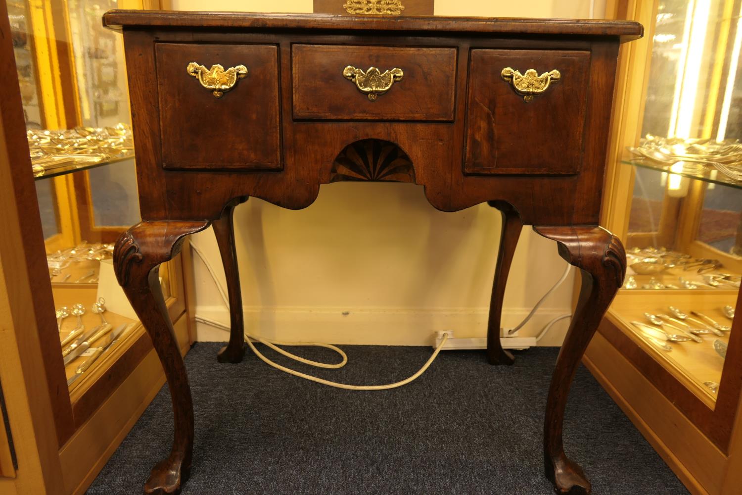 Queen Anne style walnut lowboy, feather banded top with kick-in corners, over three drawers with - Image 5 of 7