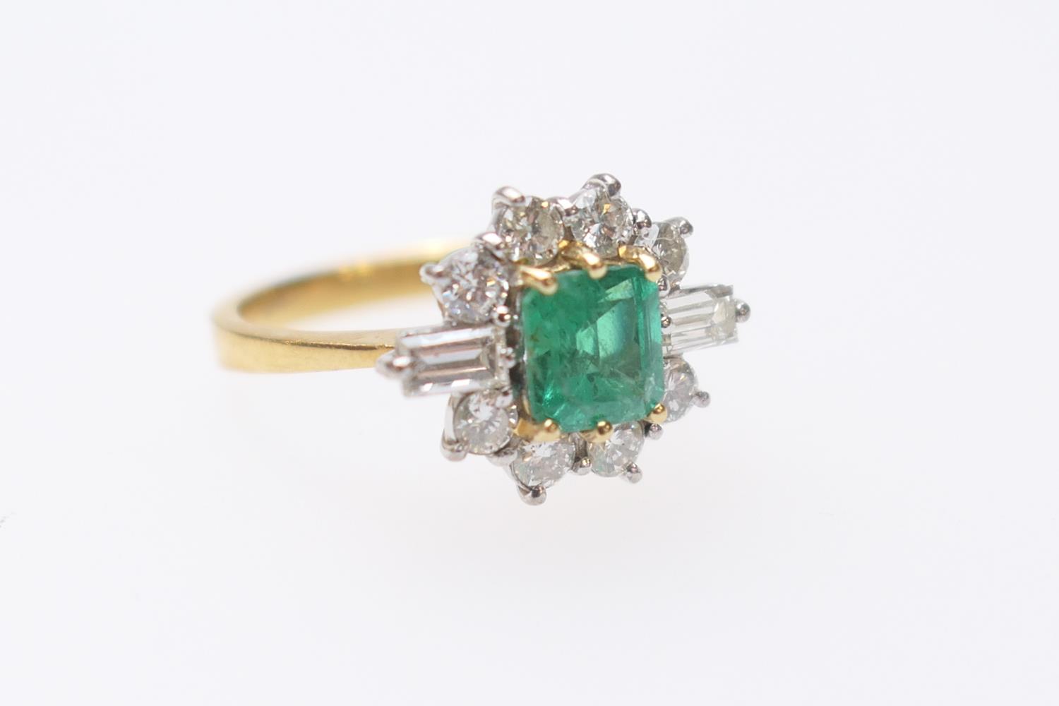 Emerald and diamond cluster ring, square cut emerald of approx. 1ct, flanked by two baguette