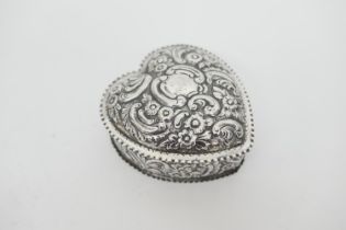 Late Victorian silver heart shaped ring box, by Nathan & Hayes, Birmingham 1894, repousse