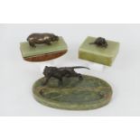 Austrian bronze and green onyx pen tray, surmounted with a bronze prowling tiger, 25cm; also a green