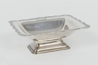 Queen Elizabeth II silver bonbon dish, Birmingham 1977 Jubilee mark, rectangular form with