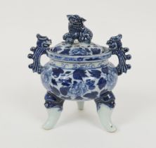 Chinese blue and white porcelain censer, 19th Century, with Dog of Fo finial, mythological beast