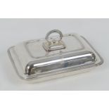 George V silver entree dish and cover, maker G H, Sheffield 1930, rectangular form with bayonet