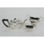 George V silver three piece tea service, Sheffield 1917, comprising a fluted canted teapot, with