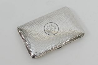 George V silver cigar case, Birmingham 1910, curved rectangular form, simulated hammered finish,