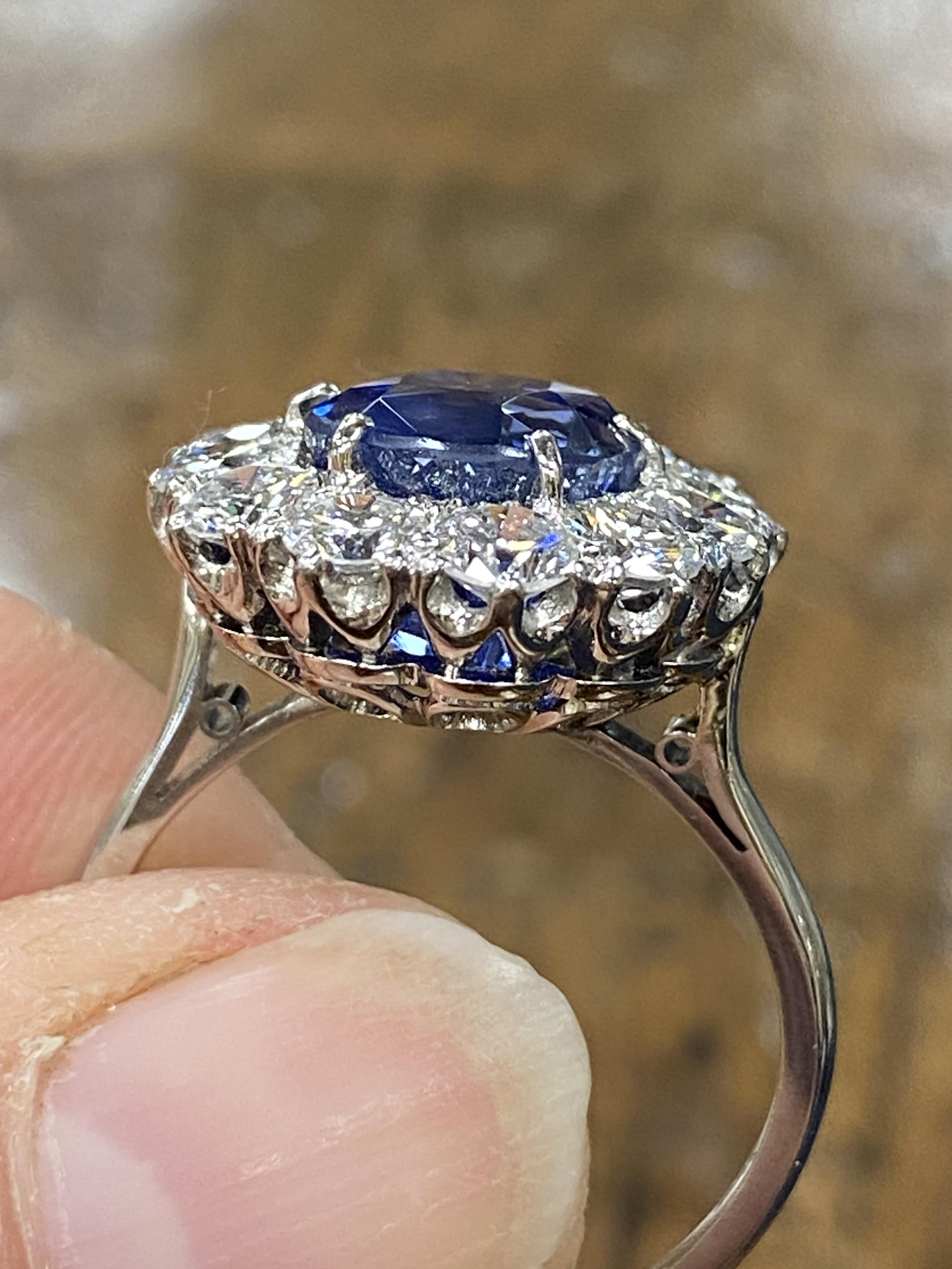 Fine sapphire and diamond cluster ring by Boodles, the mixed cushion cut natural sapphire - Image 5 of 10