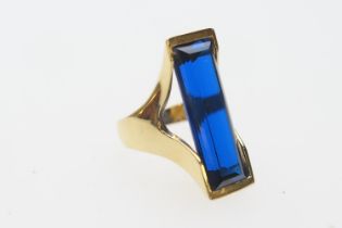 Continental 18ct gold synthetic sapphire dress ring, long rectangular cut stone in a modernist