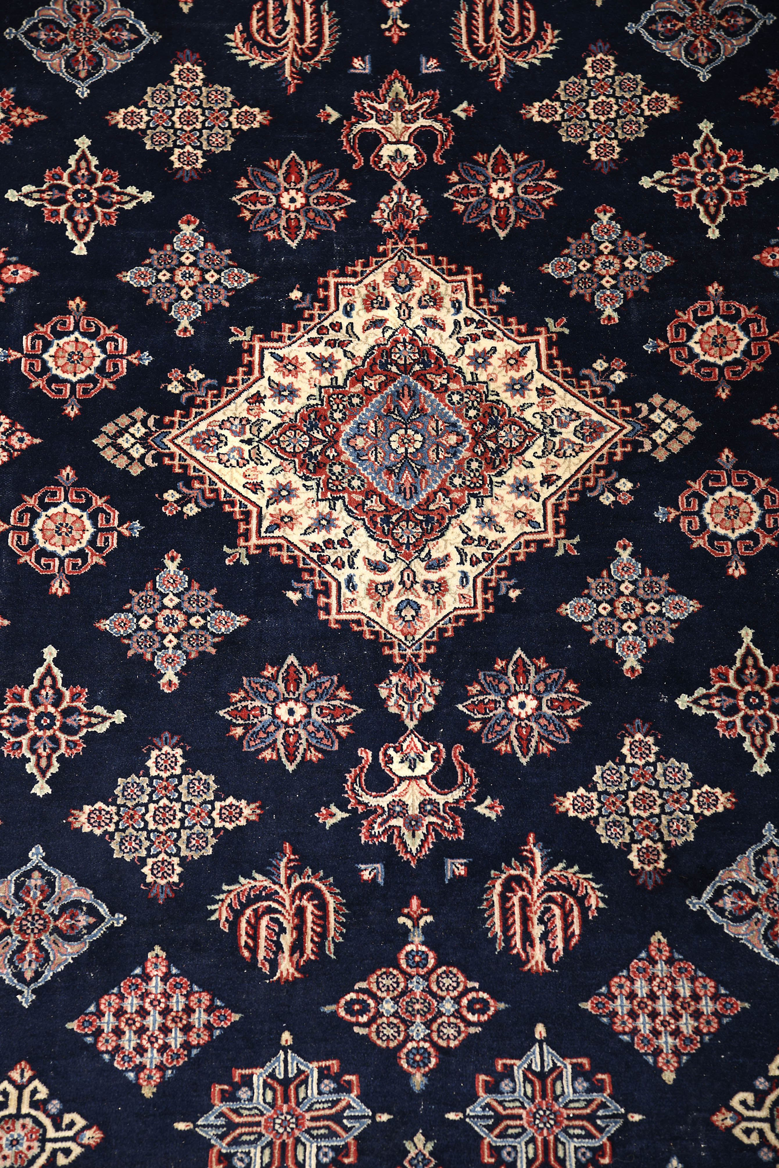 A carpet - Image 2 of 4