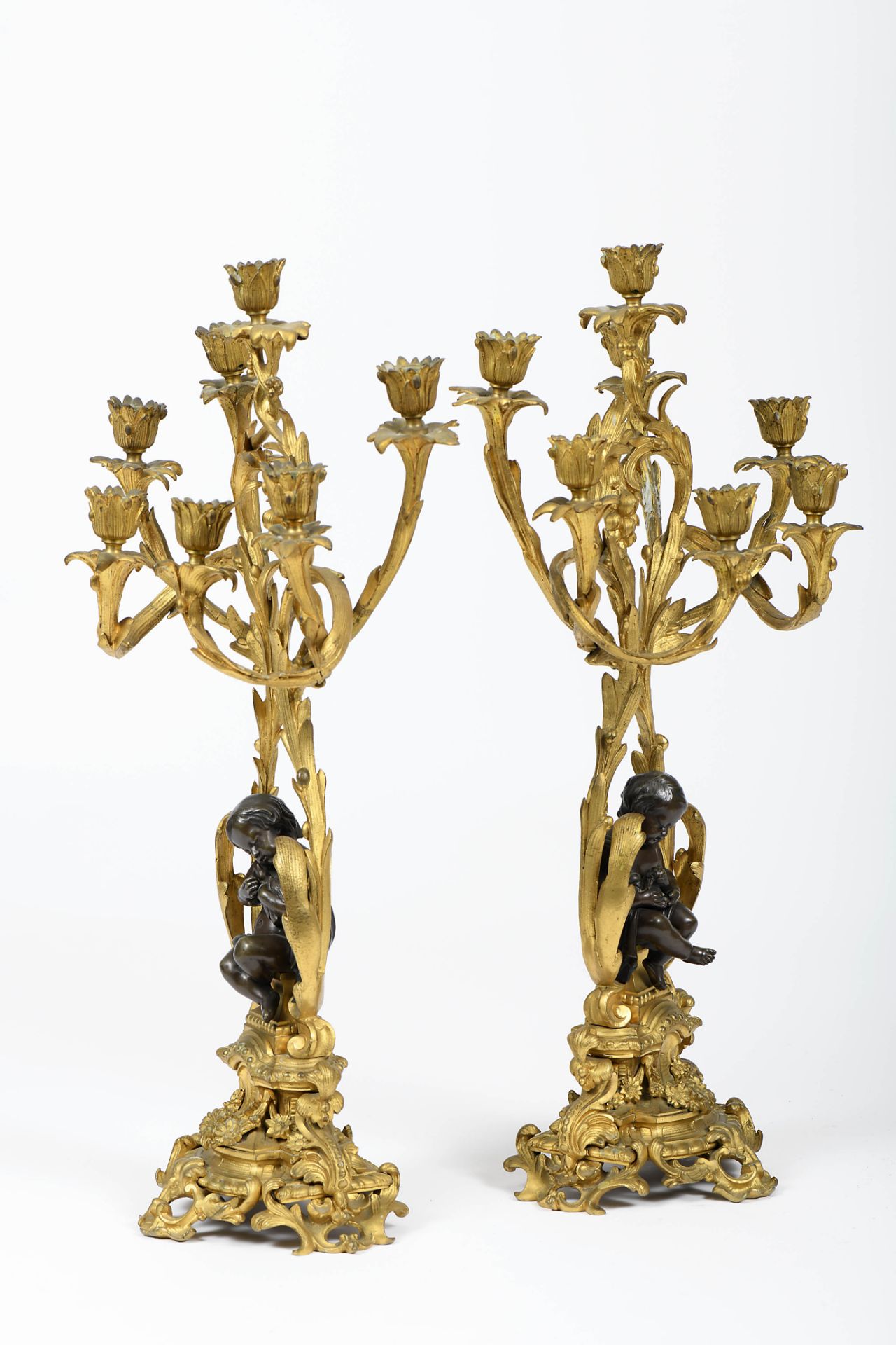 A pair of seven-light candelabra - Bild 4 aus 4