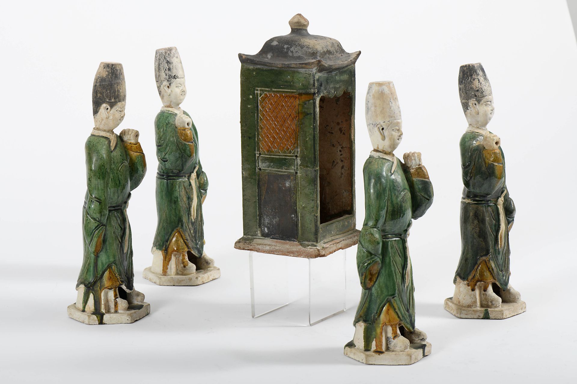 Palanquin and palanquin carriers - Image 7 of 8