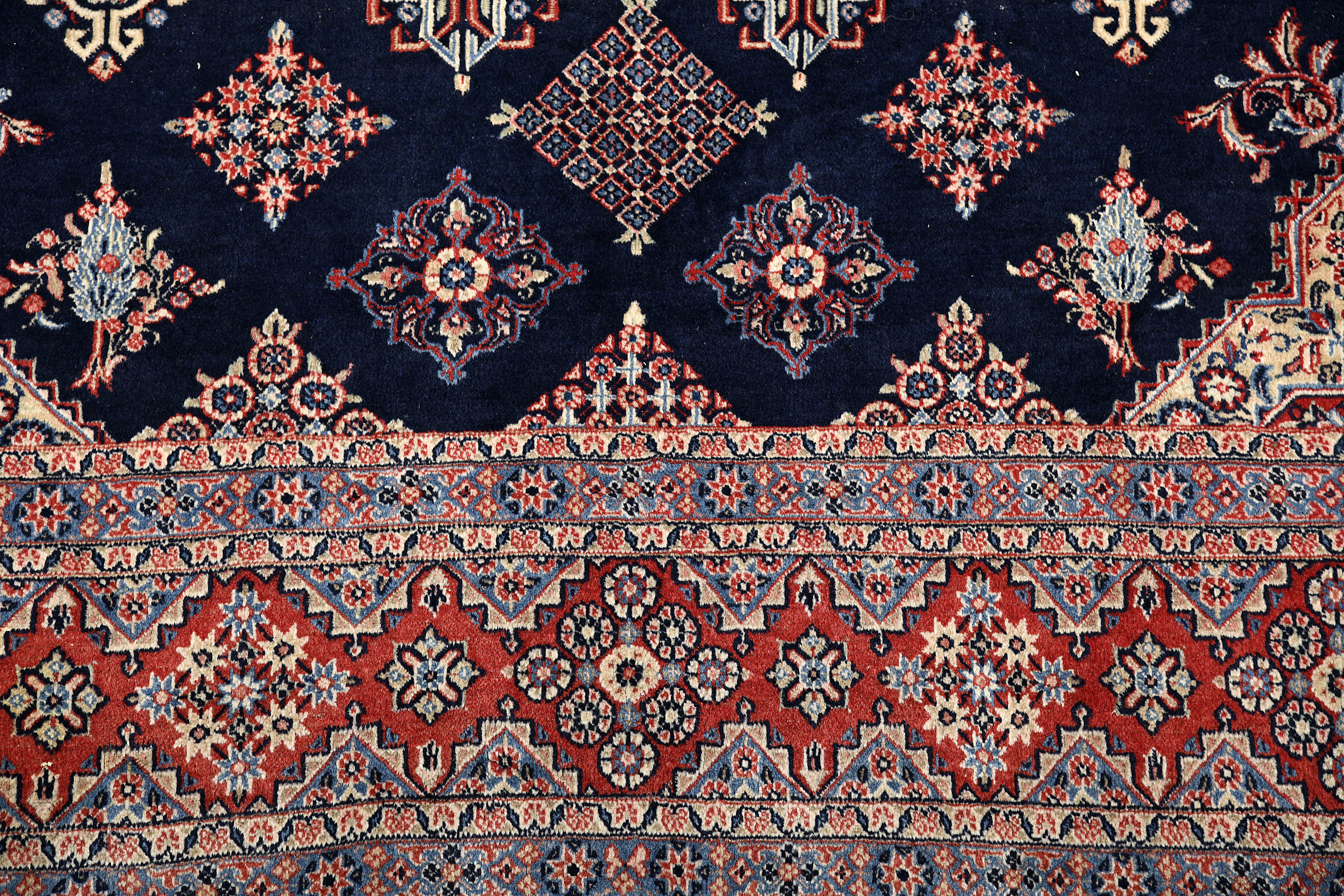 A carpet - Image 3 of 4
