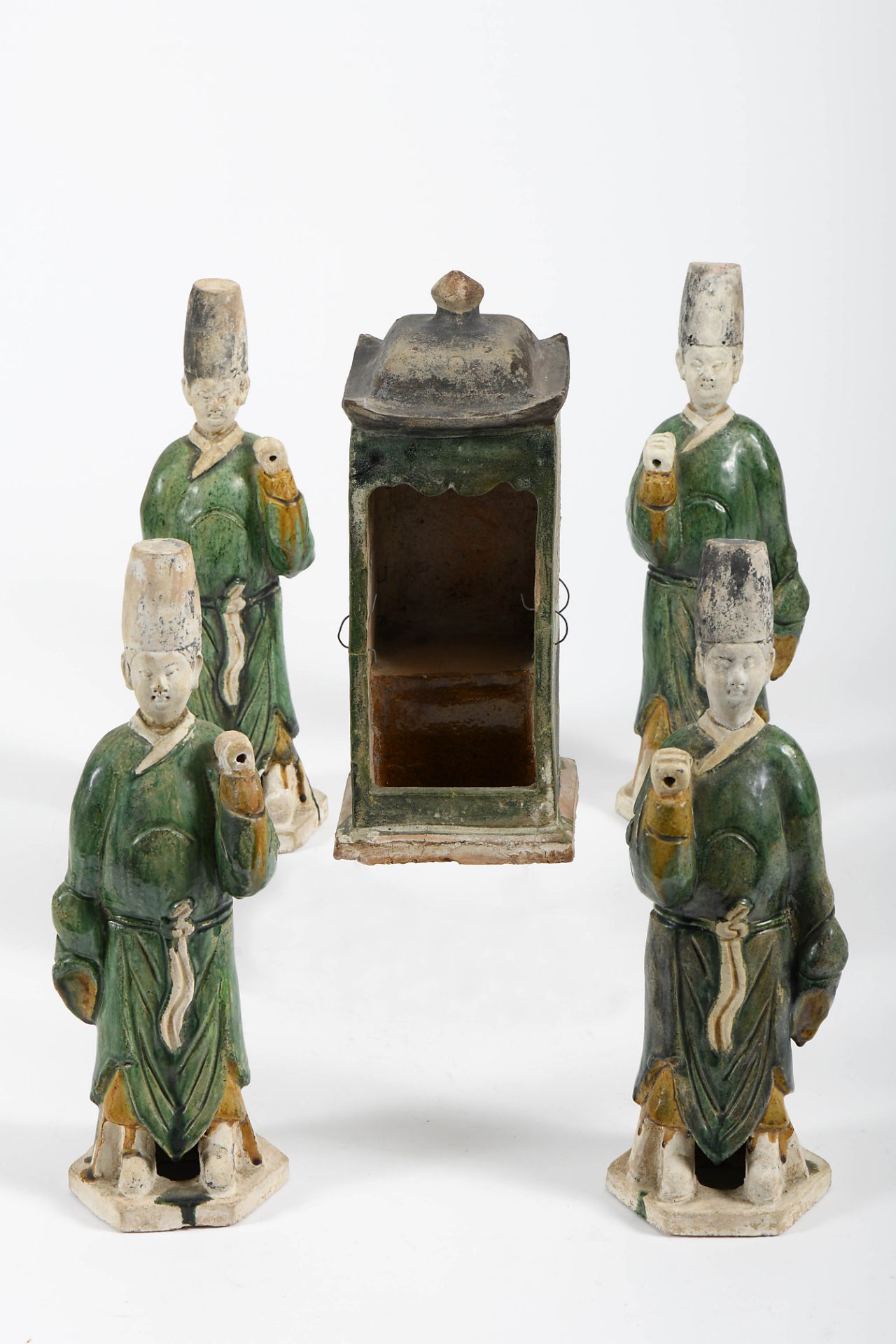 Palanquin and palanquin carriers - Image 6 of 8