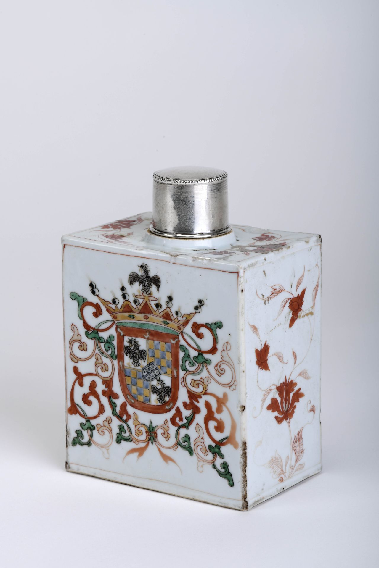 A tea caddy