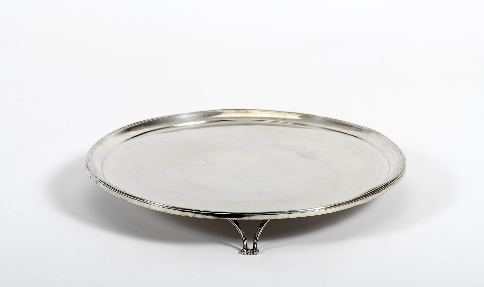 A large three-footed salver - Bild 2 aus 4