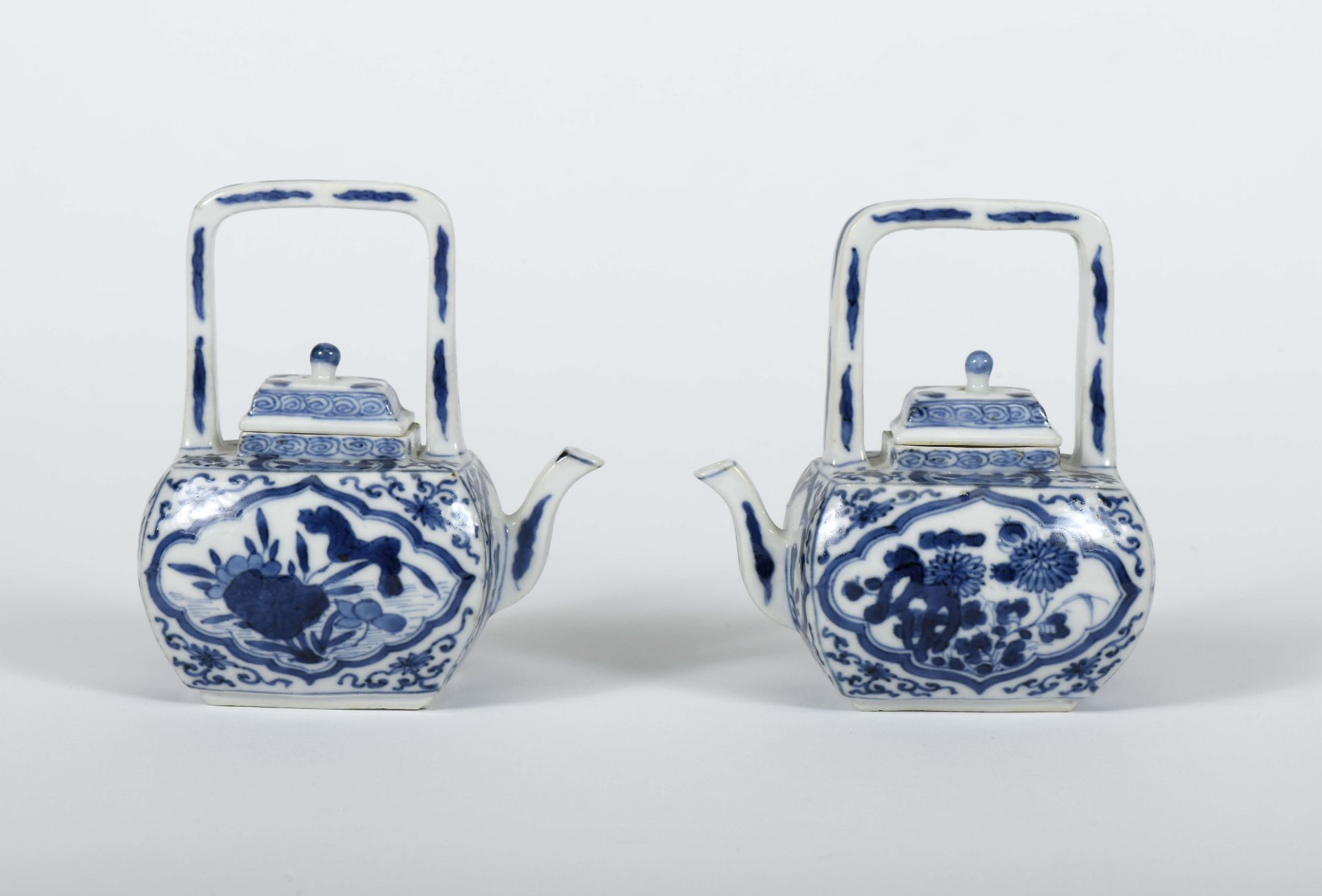 A pair of small teapots with covers