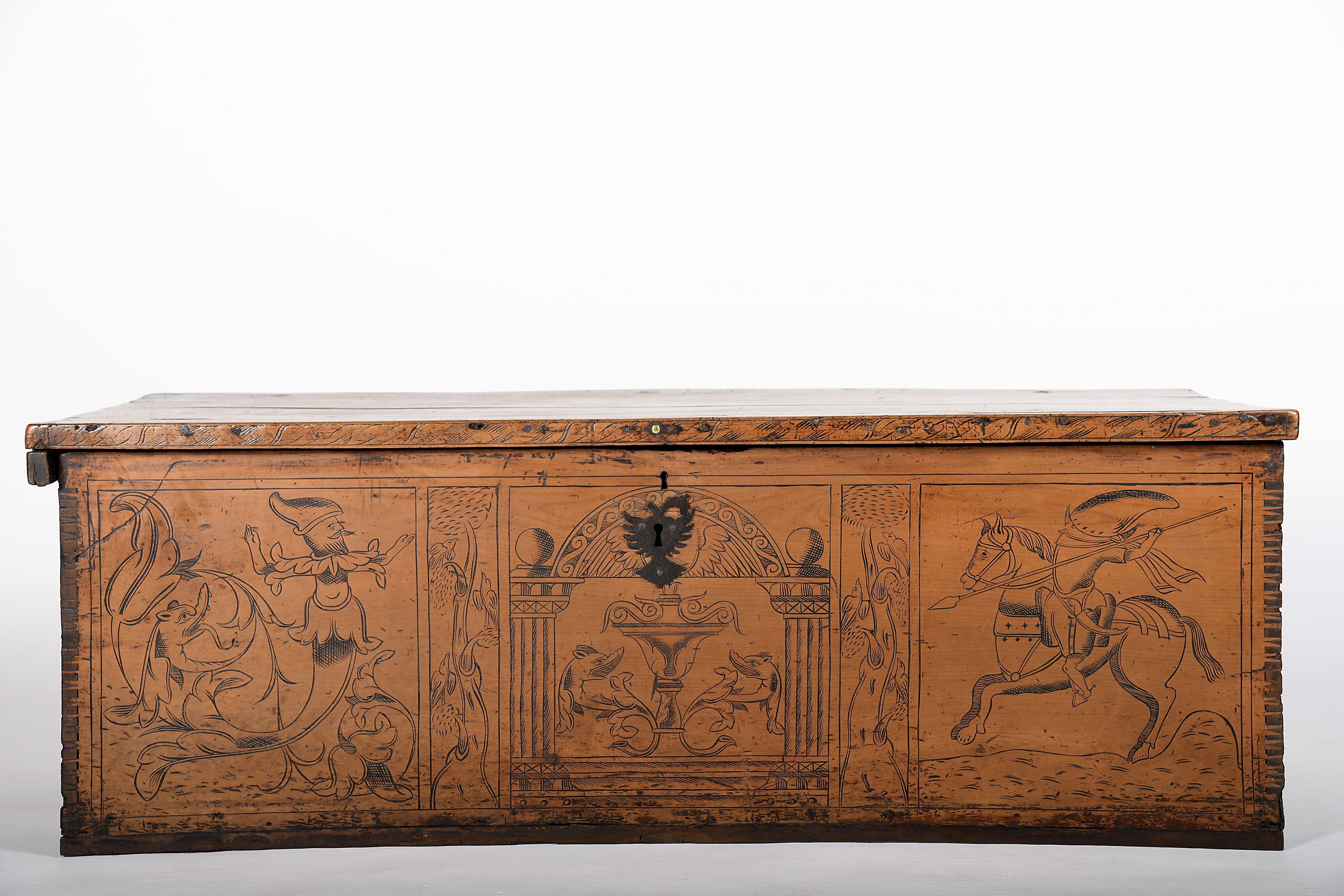 A grooved decoration chest - Image 2 of 3