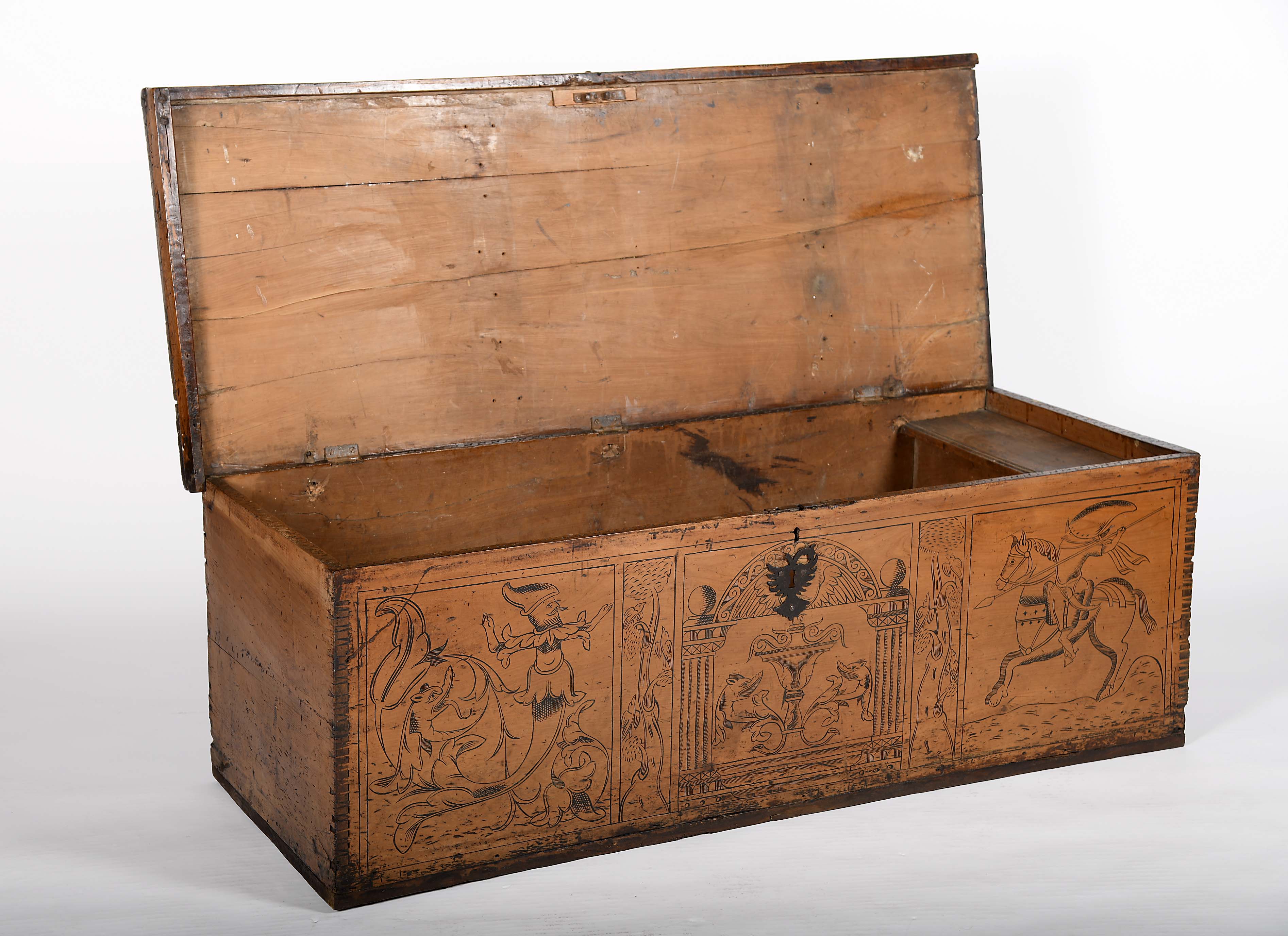 A grooved decoration chest - Image 3 of 3