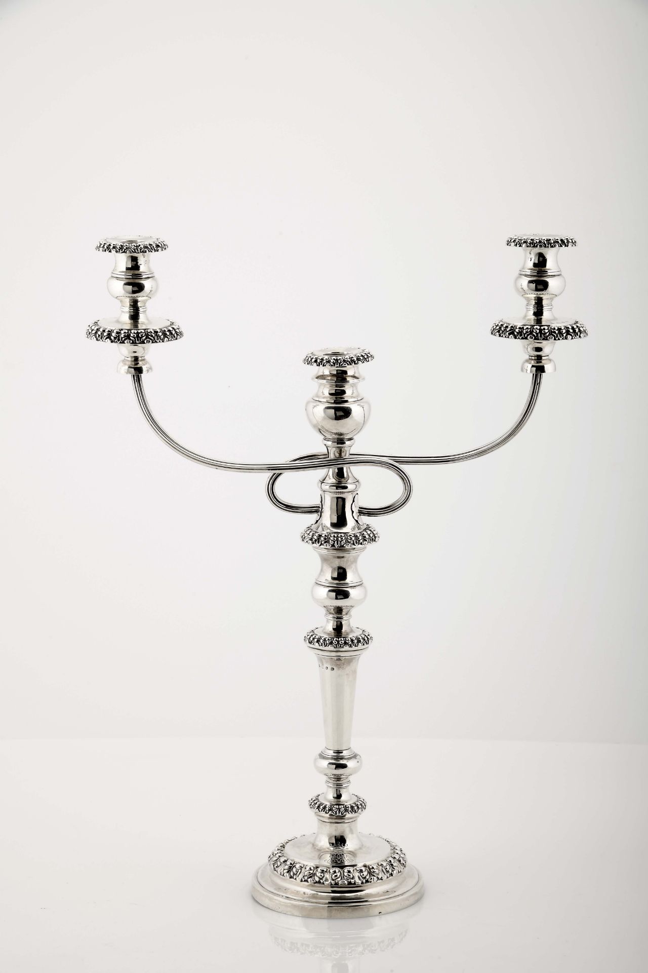 A large candlestick with a three-light serpentine - Image 2 of 5