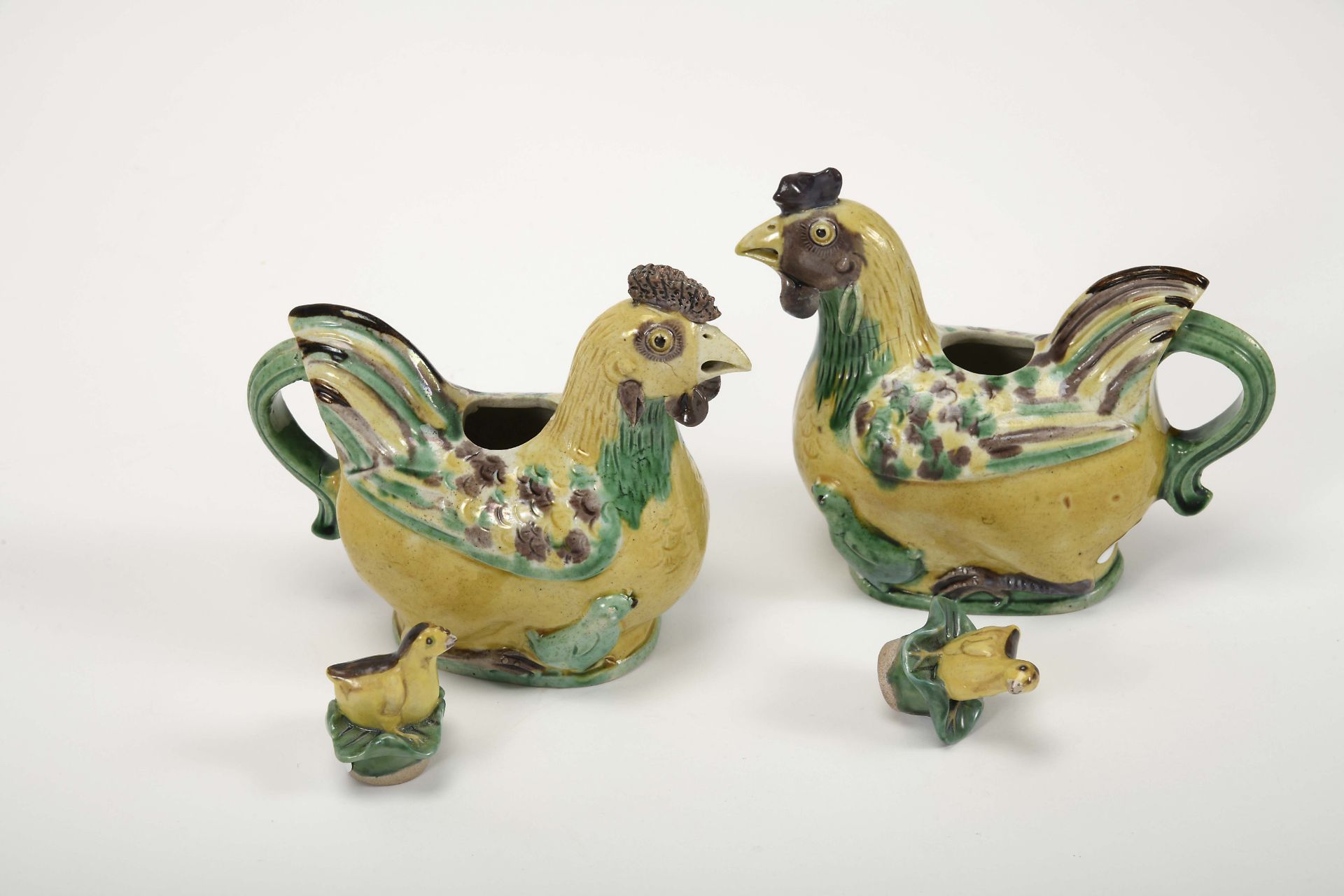 A pair of "Chicken" teapots - Image 3 of 3