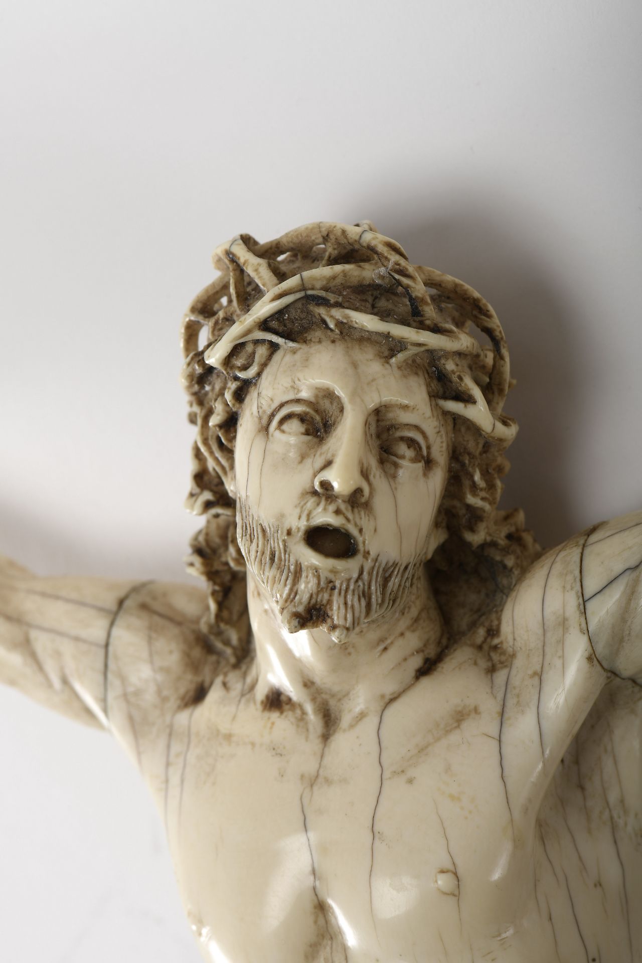 Christ crucified - Bild 2 aus 5