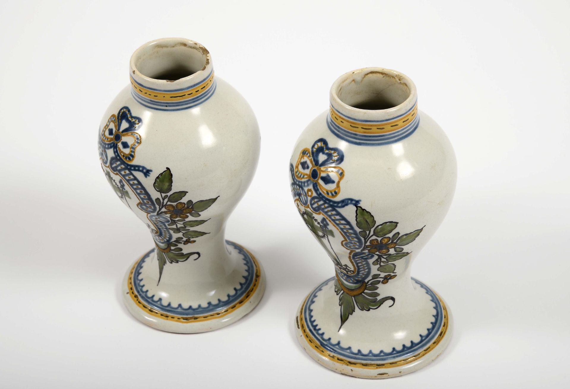 A pair of potted vases - Image 2 of 3