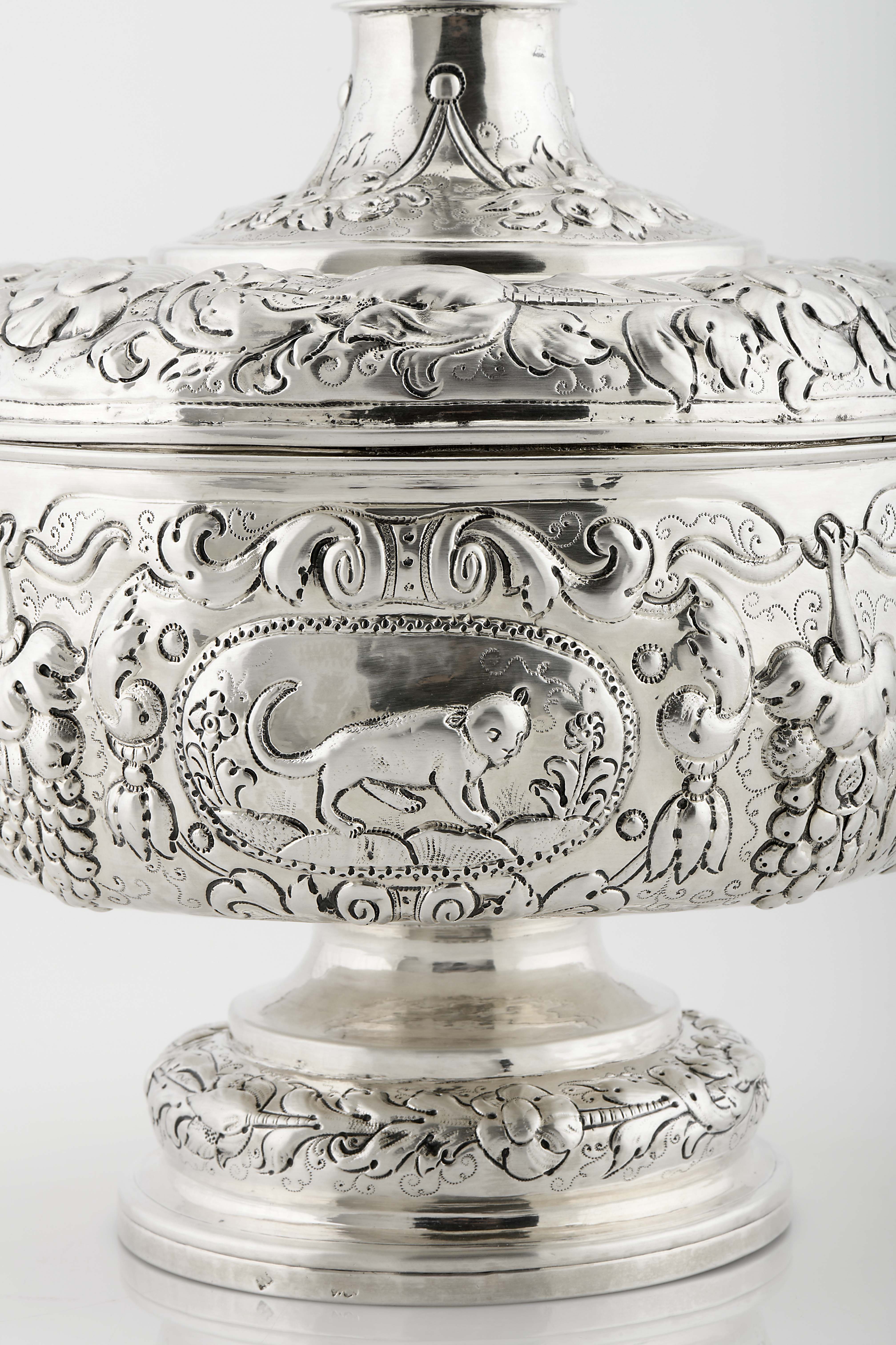 An "Olha" tureen with presentoir - Image 11 of 17