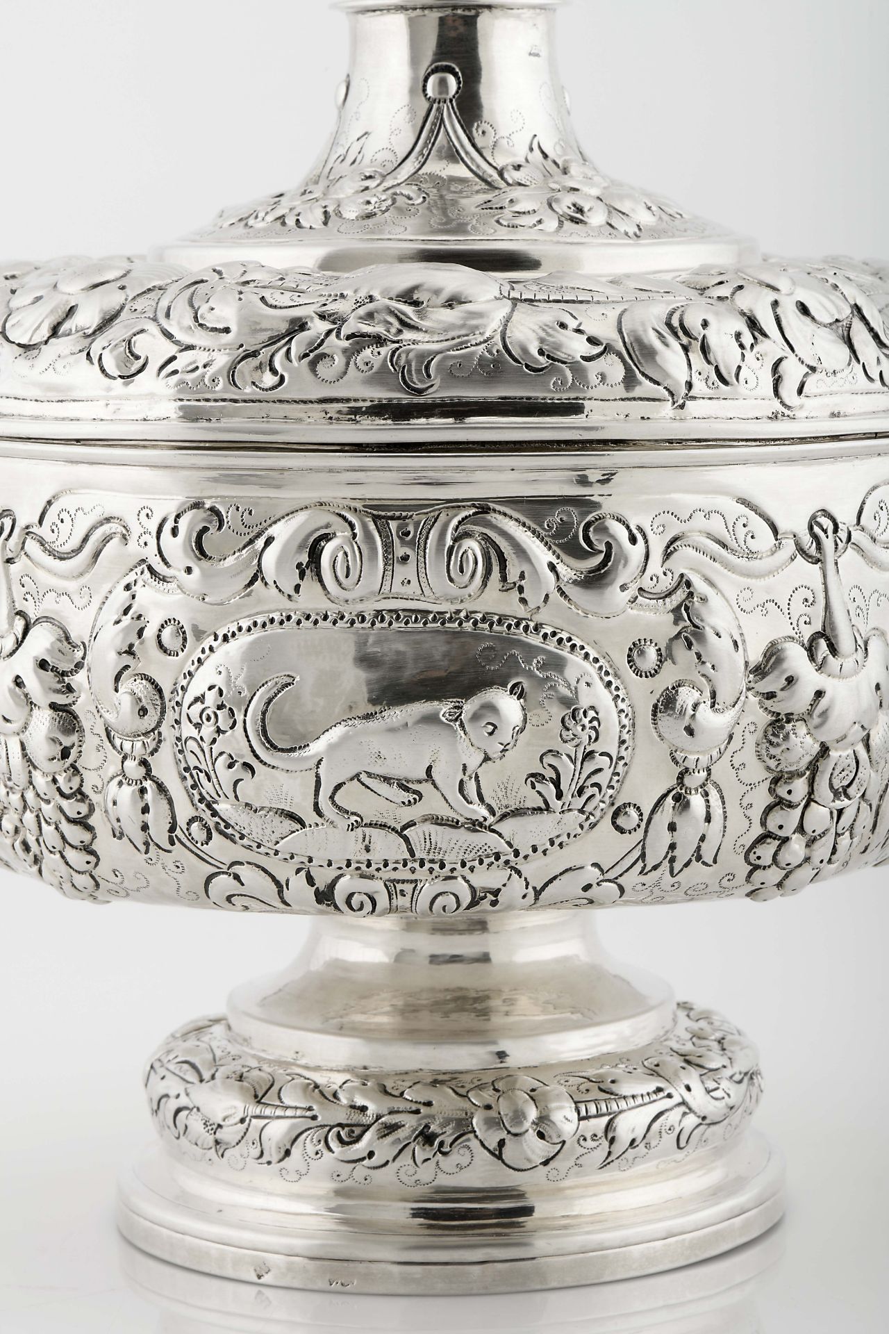 An "Olha" tureen with presentoir - Image 11 of 17