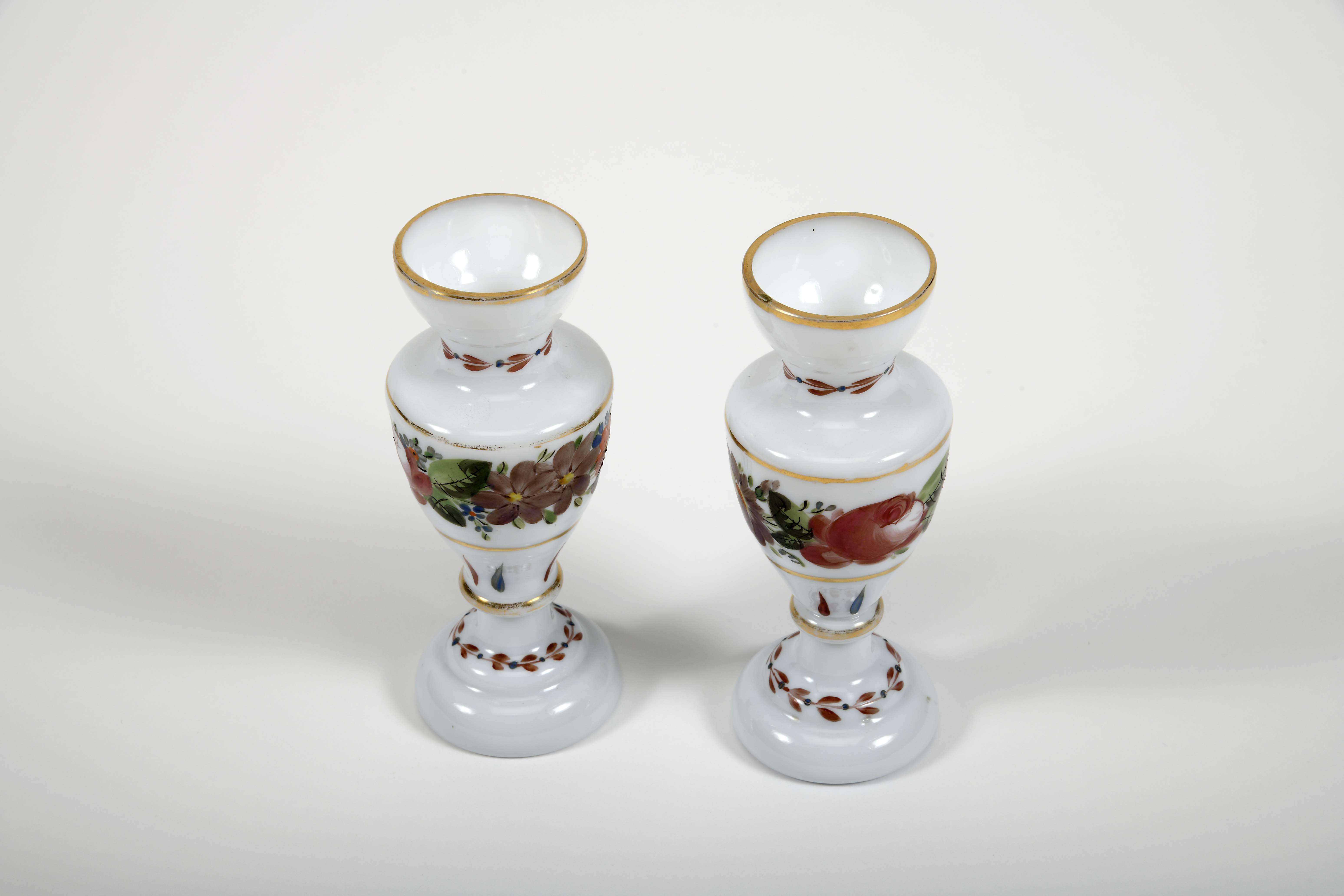 A pair of vases - Image 2 of 2