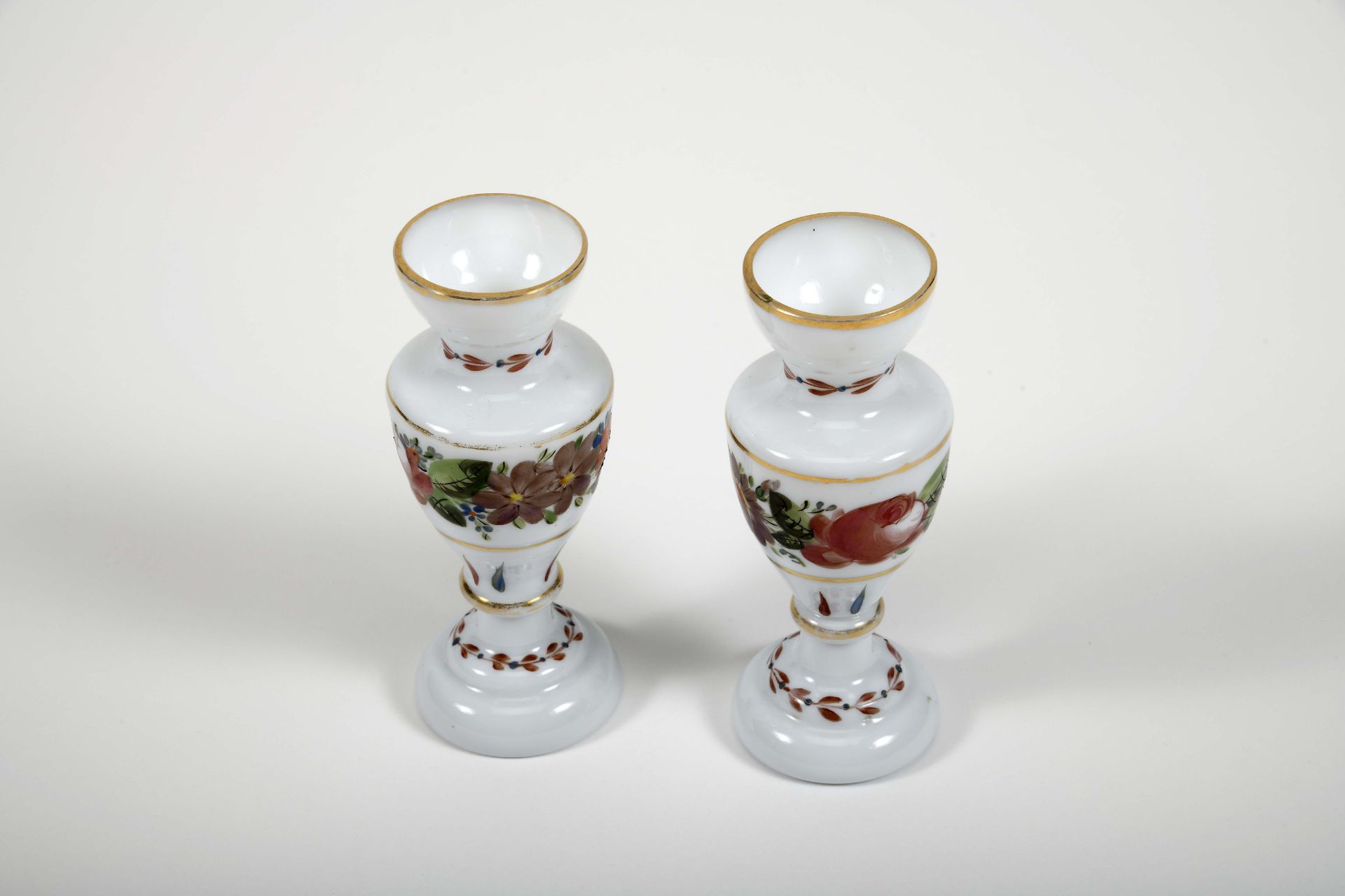 A pair of vases - Bild 2 aus 2