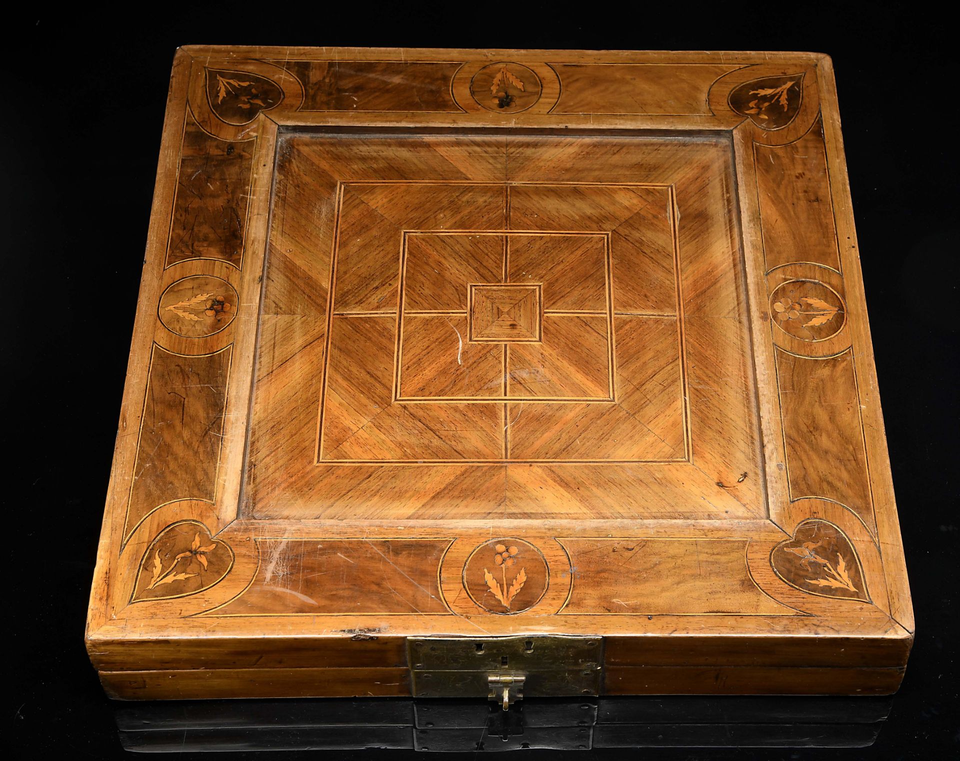 A Hinged Chess, Backgammon and Nine Men’s Morris boards (Mill game) closing in the shape of a box - Image 7 of 8
