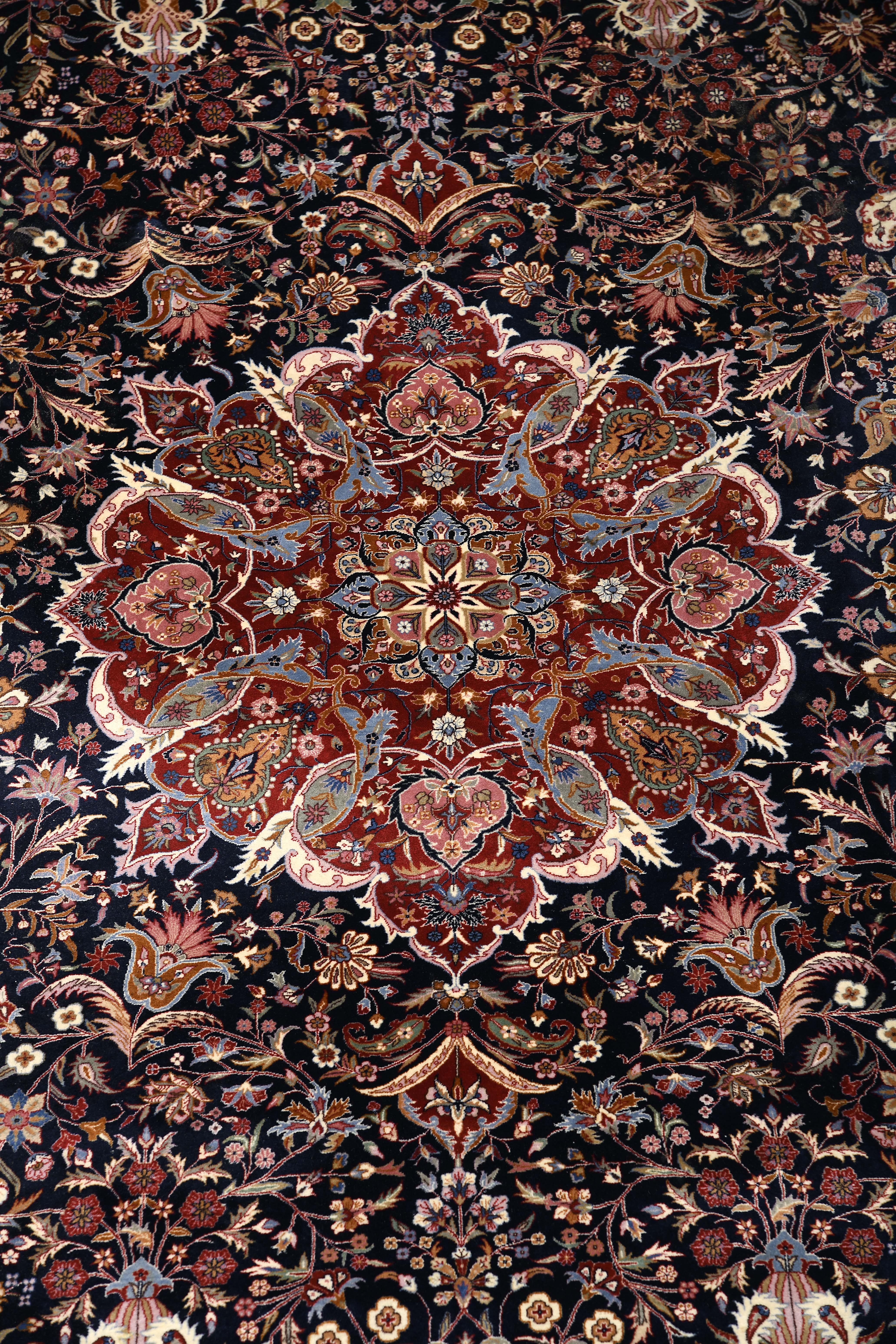 An Isfahan carpet - Image 3 of 4