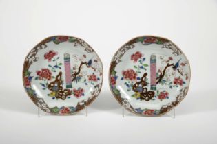 A pair of octagonal small dishes