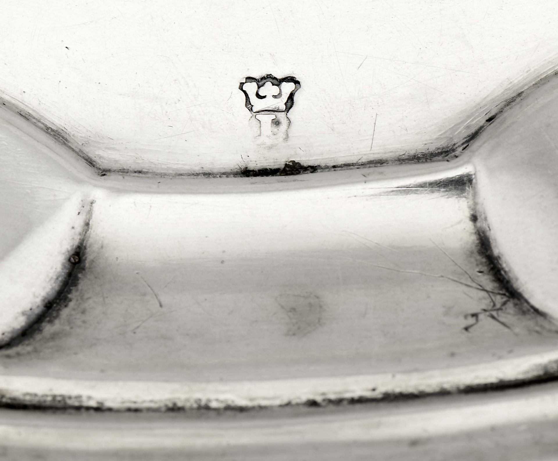 A three-footed salver - Image 3 of 4