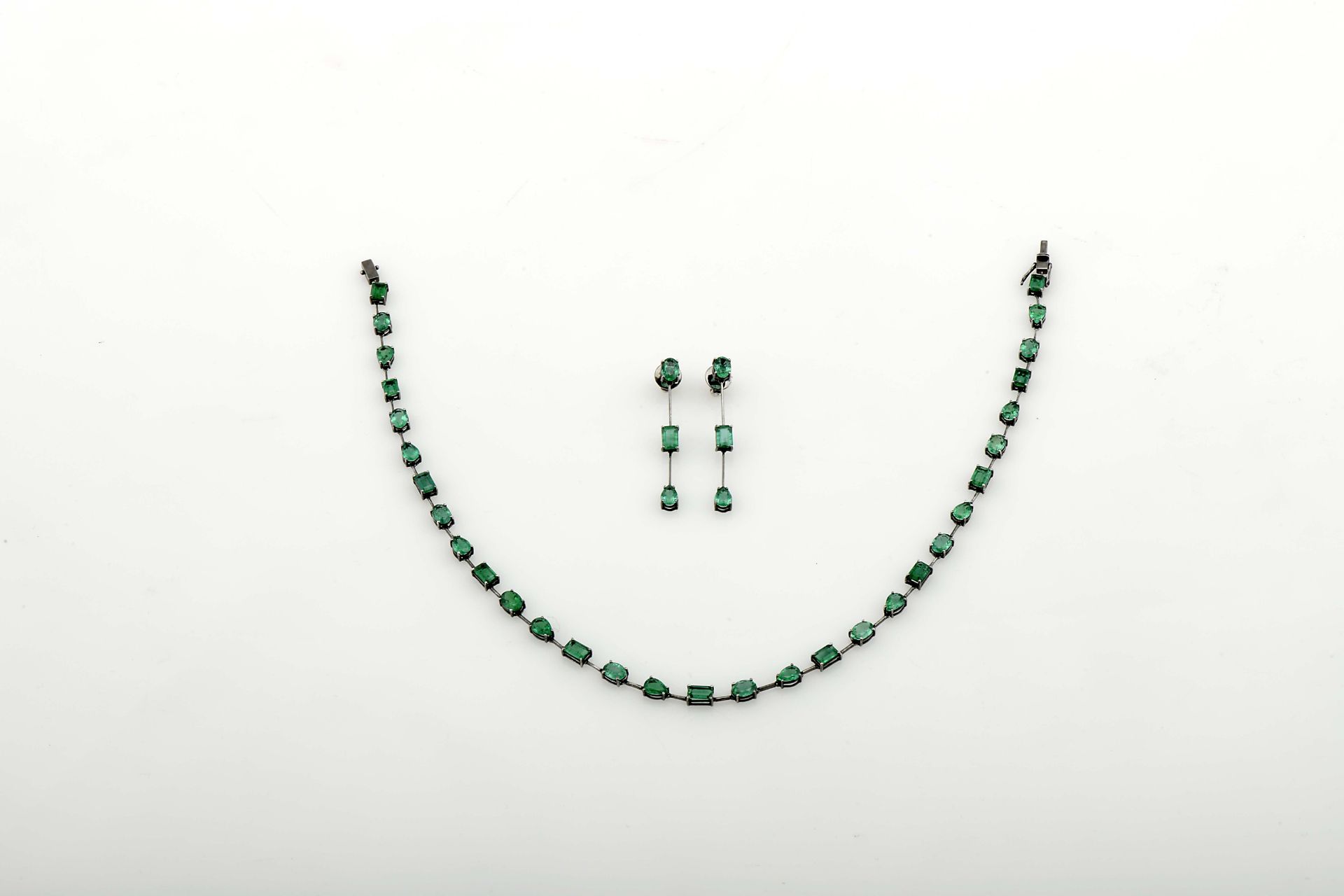 A parure - necklace and pair of earrings