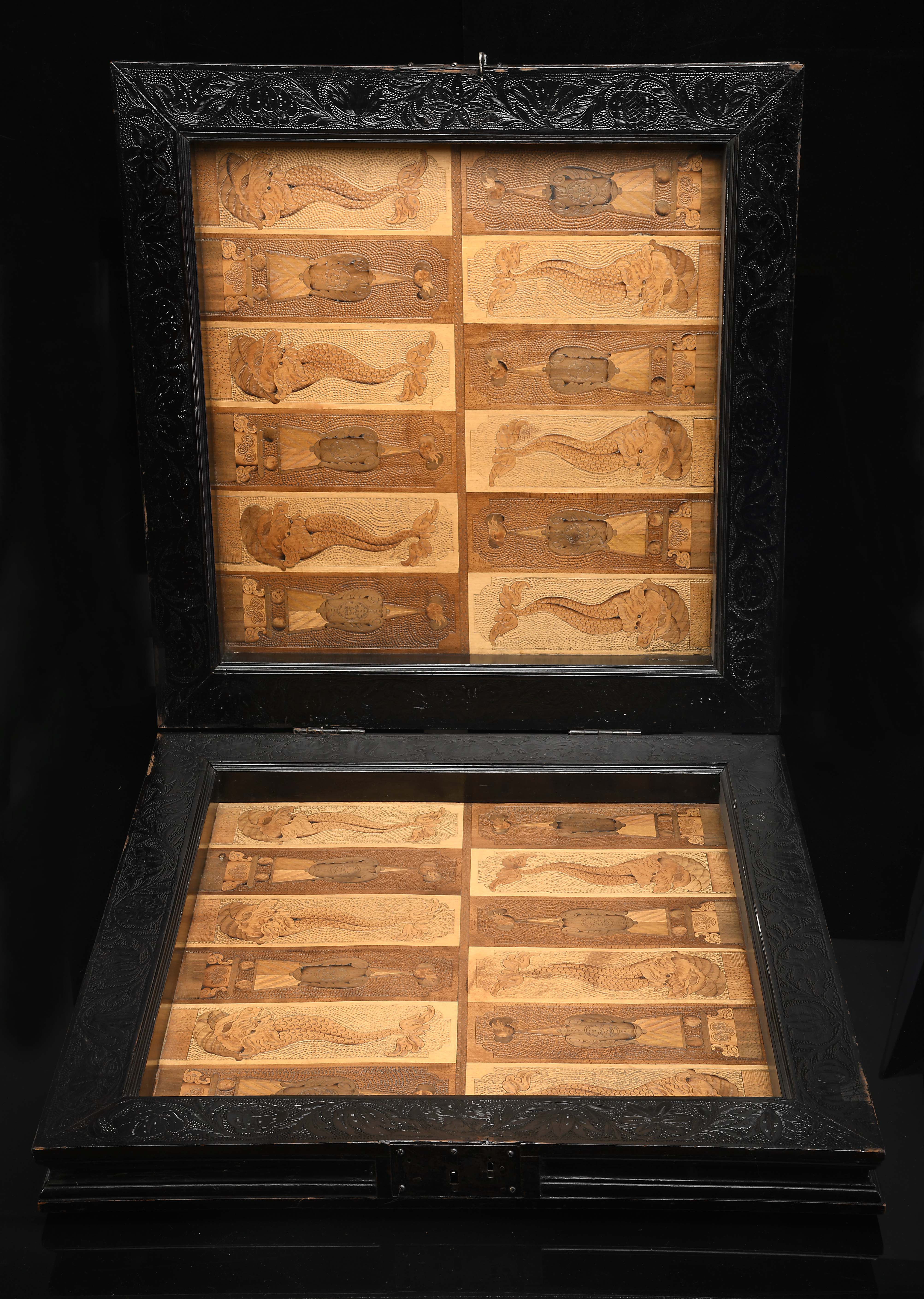 A hinged chess and backgammon board closing in the shape of a box "Eger" - Image 5 of 11