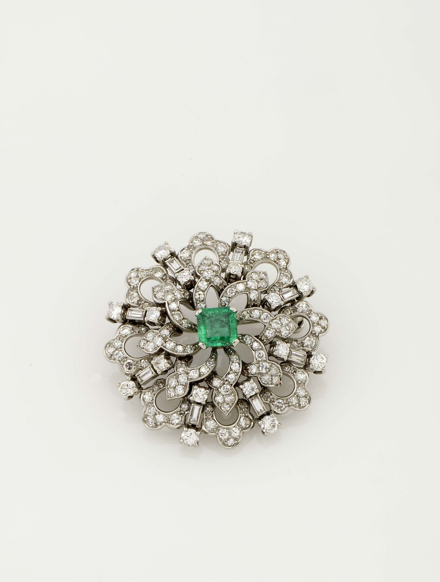 A brooch - Image 2 of 2