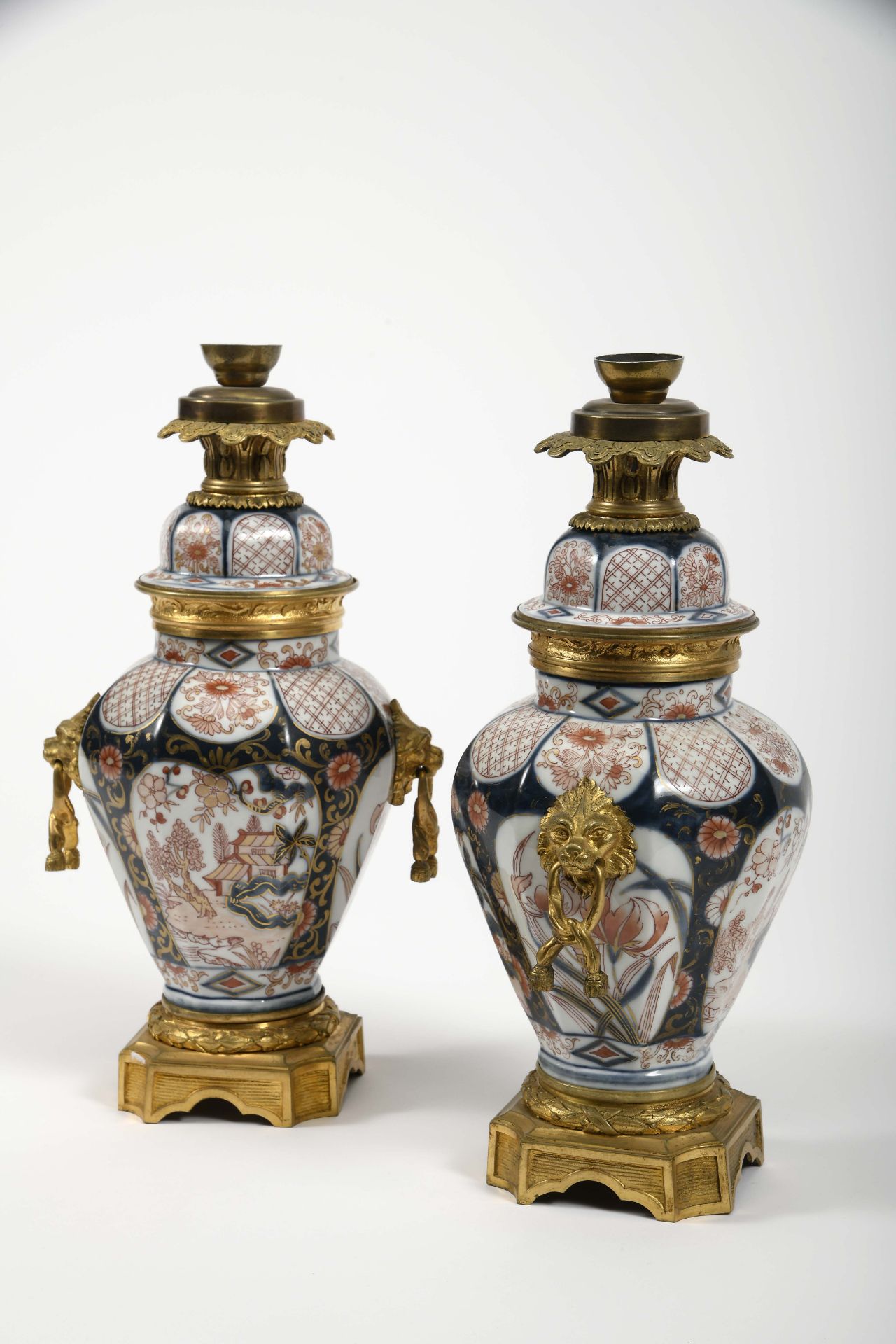 A pair of pots with covers - Bild 2 aus 2