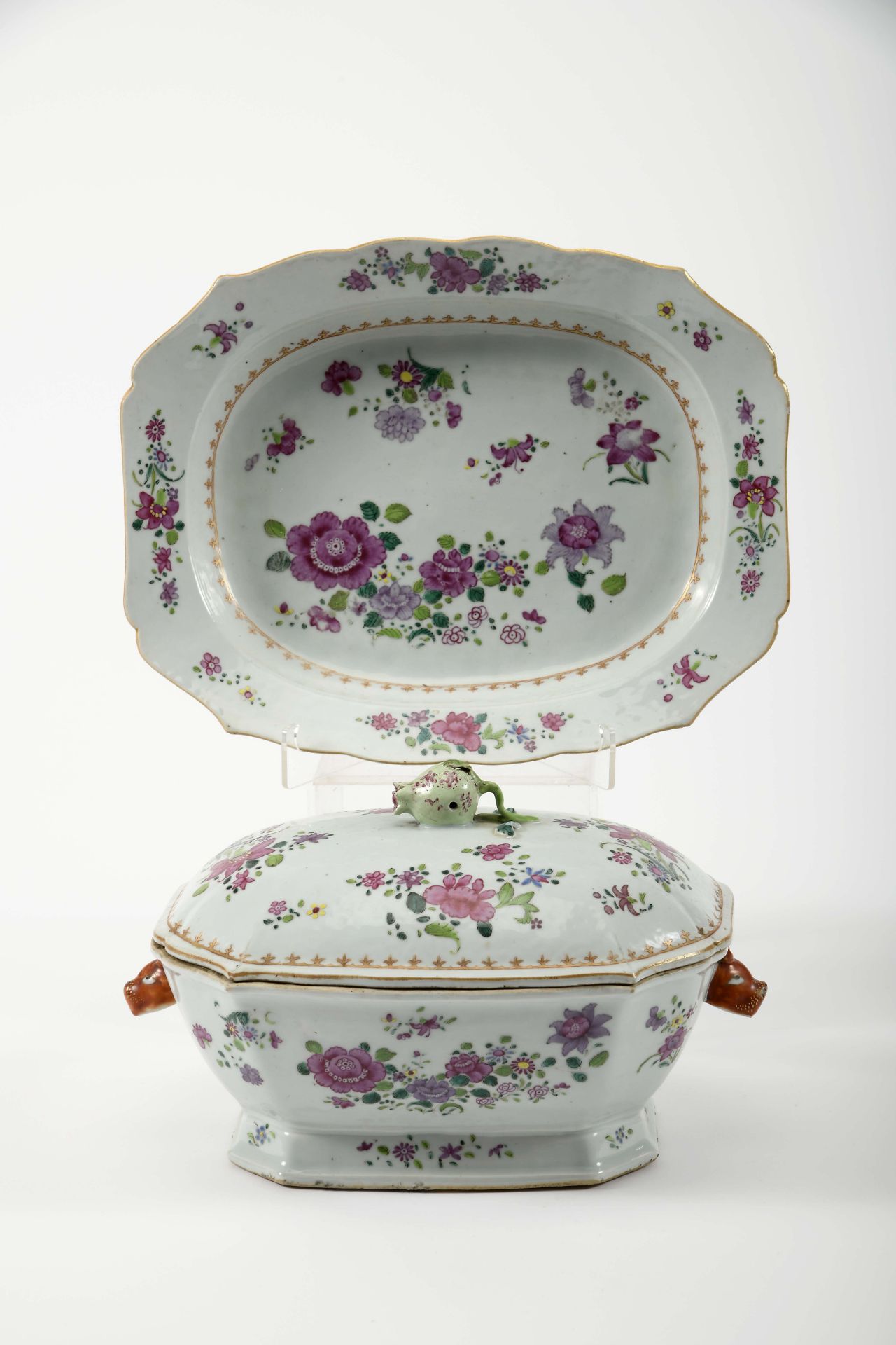 A scalloped tureen with stand