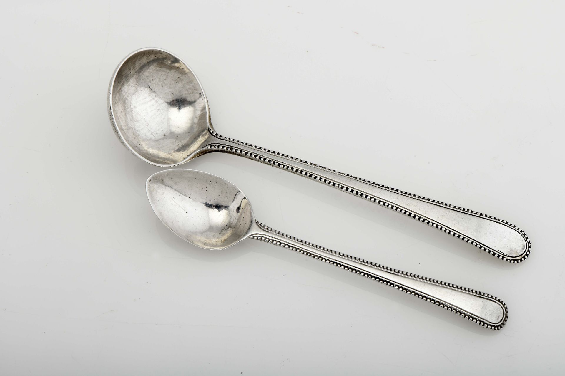 A cutlery case (barretina) with sugar bowl and twelve teaspoons - Bild 4 aus 5